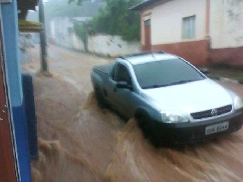 Problemas com a chuva no centro da cidade -  Piracaia Mais 